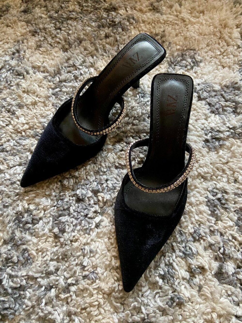 ZARA black velvet pointed toe kitten heels with rhinestone strap – Size 7.5 (38)